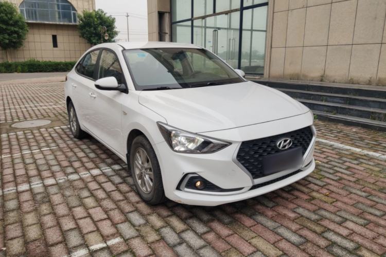 Used Hyundai Celesta 2018 1.6L Automatic GL Enjoyment Edition China VI compliant Front Right 45 Deg
