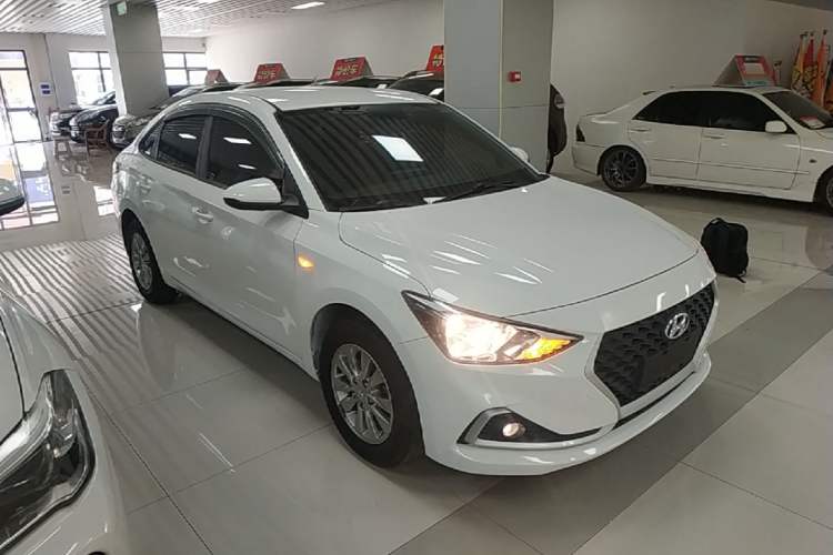 Used Hyundai Celesta 2018 1.6L Automatic GL Enjoyment Edition China VI compliant Front Right 45 Deg