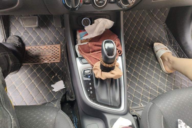 Used Hyundai Celesta 2018 1.6L Automatic GL Enjoyment Edition China VI compliant Gear Lever