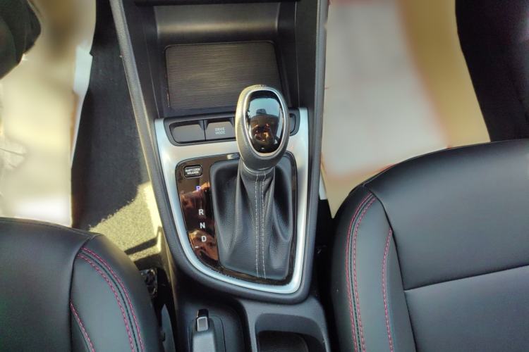 Used Hyundai Celesta 2018 1.6L Automatic GL Enjoyment Edition China VI compliant Gear Lever