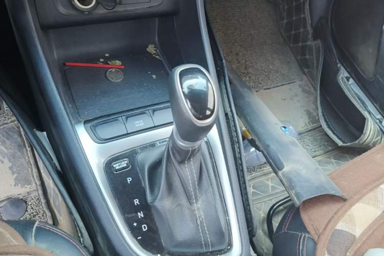 Used Hyundai Celesta 2018 1.6L Automatic GL Enjoyment Edition China VI compliant Gear Lever