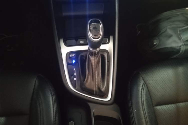 Used Hyundai Celesta 2018 1.6L Automatic GL Enjoyment Edition China VI compliant Gear Lever