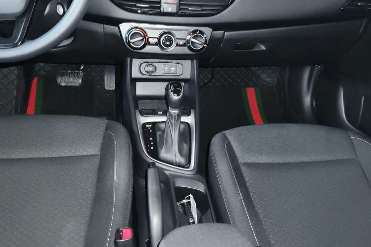 Used Hyundai Celesta 2018 1.6L Automatic GL Enjoyment Version China V Standard Gear Lever