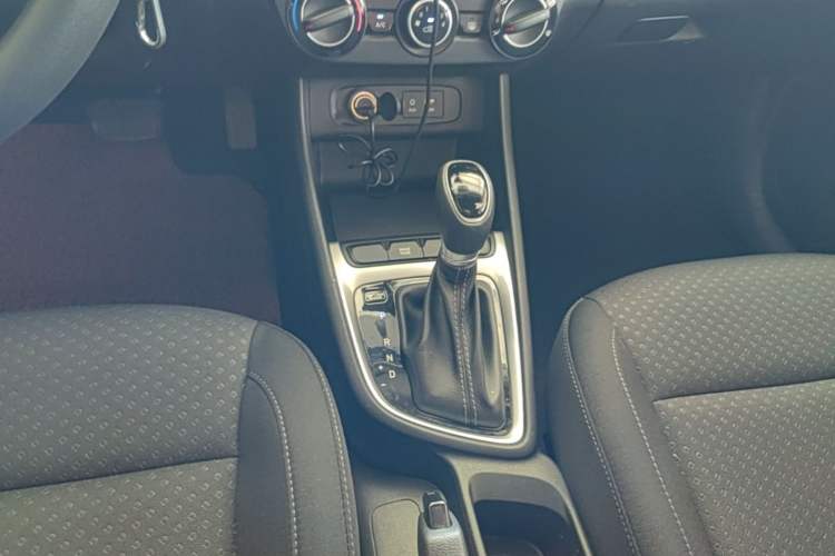 Used Hyundai Celesta 2018 1.6L Automatic GL Enjoyment Version China V Standard Gear Lever