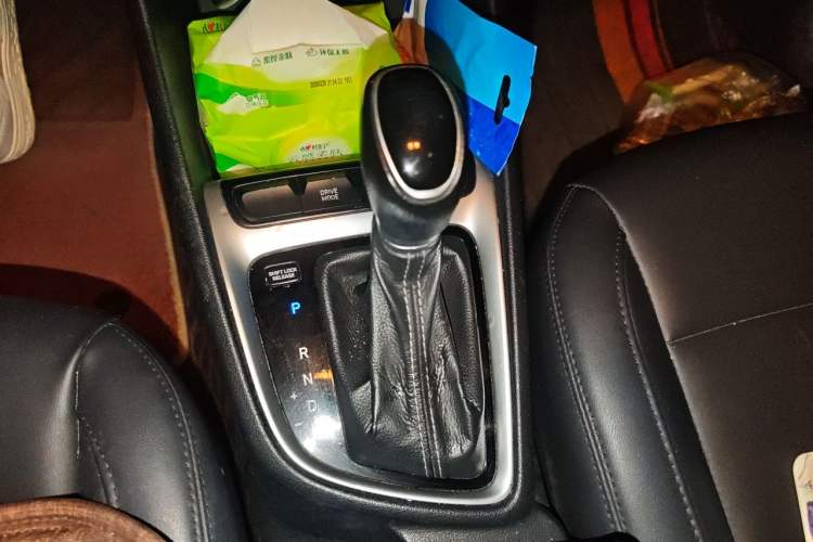 Used Hyundai Celesta 2018 1.6L Automatic Enjoyment Version GLS China VI Standard Gear Lever
