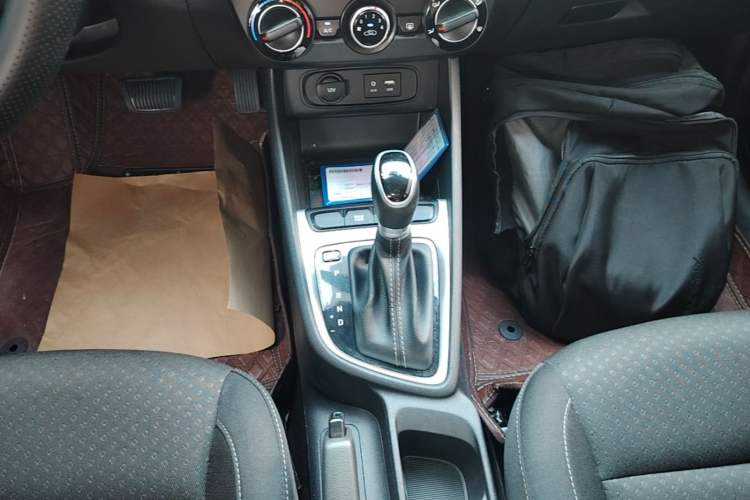 Used Hyundai Celesta 2018 1.6L Automatic GL Enjoyment Version China V Standard Gear Lever