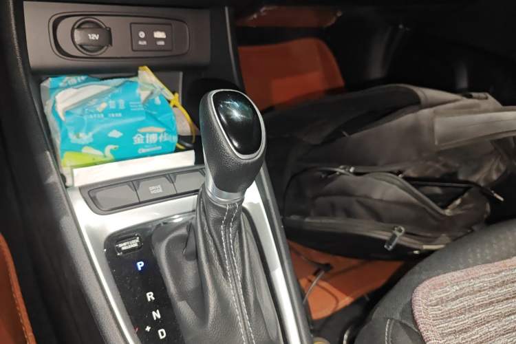 Used Hyundai Celesta 2018 1.6L Automatic GL Enjoyment Version China V Standard Gear Lever