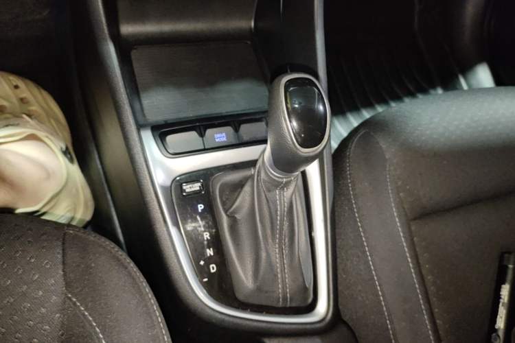 Used Hyundai Celesta 2018 1.6L Automatic GL Enjoyment Edition China VI compliant Gear Lever