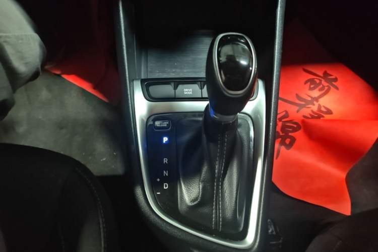 Used Hyundai Celesta 2018 1.6L Automatic GL Enjoyment Edition China VI compliant Gear Lever