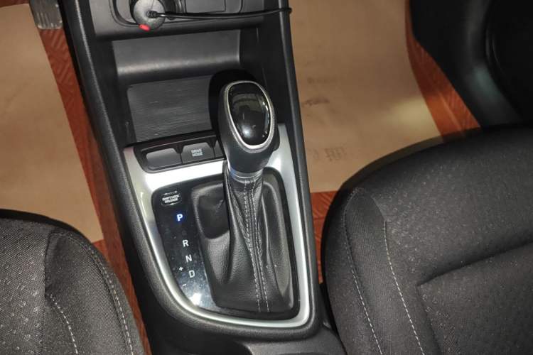 Used Hyundai Celesta 2018 1.6L Automatic GL Enjoyment Edition China VI compliant Gear Lever