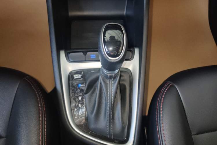 Used Hyundai Celesta 2018 1.6L Automatic GL Enjoyment Version China V Standard Gear Lever