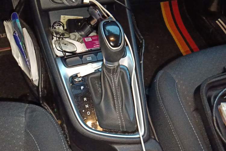 Used Hyundai Celesta 2018 1.6L Automatic GL Enjoyment Edition China VI compliant Gear Lever