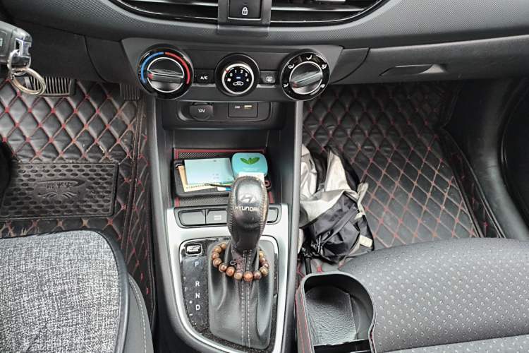 Used Hyundai Celesta 2018 1.6L Automatic GL Enjoyment Edition China VI compliant Gear Lever