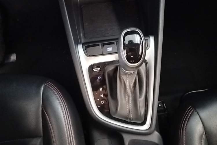 Used Hyundai Celesta 2018 1.6L Automatic GL Enjoyment Version China V Standard Gear Lever