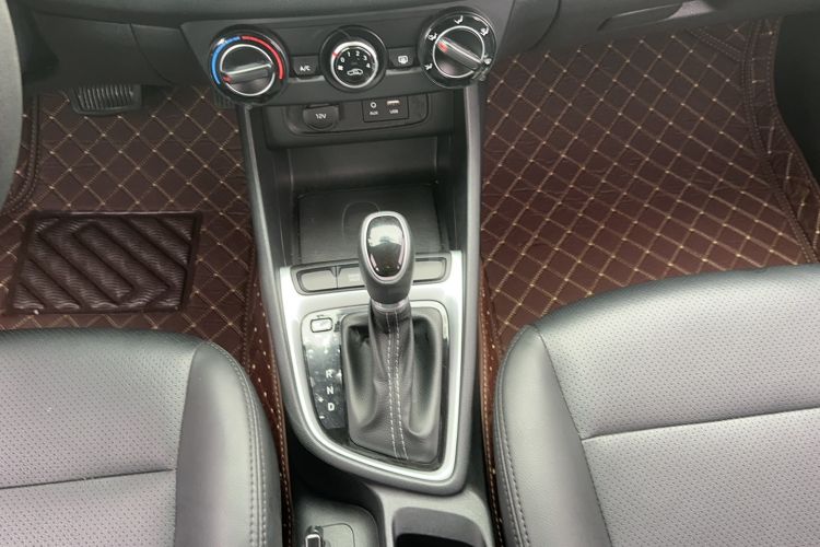 Used Hyundai Celesta 2018 1.6L Automatic GL Enjoyment Edition China VI compliant Gear Lever
