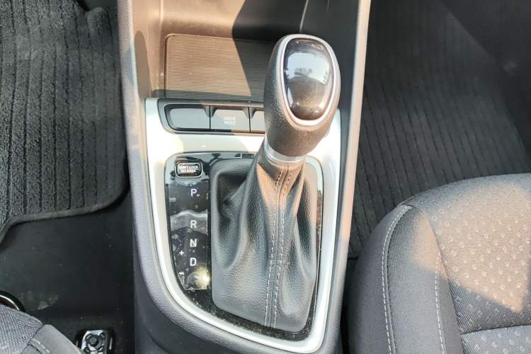 Used Hyundai Celesta 2018 1.6L Automatic GL Enjoyment Version China V Standard Gear Lever