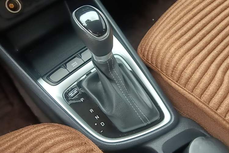 Used Hyundai Celesta 2018 1.6L Automatic GL Enjoyment Version China V Standard Gear Lever