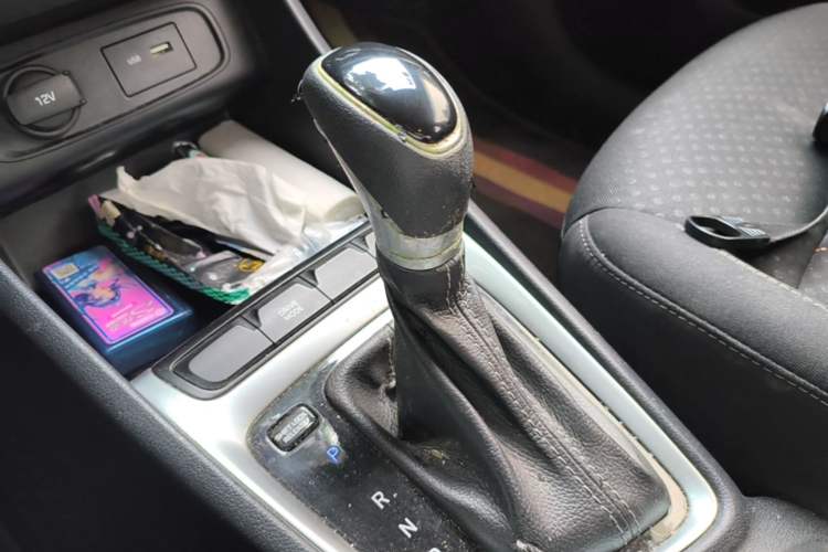 Used Hyundai Celesta 2018 1.6L Automatic GL Enjoyment Edition China VI compliant Gear Lever