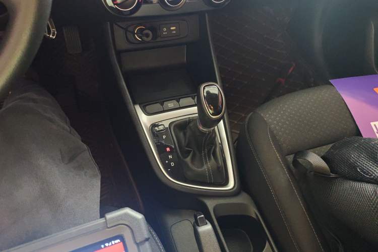 Used Hyundai Celesta 2018 1.6L Automatic GL Enjoyment Version China V Standard Gear Lever