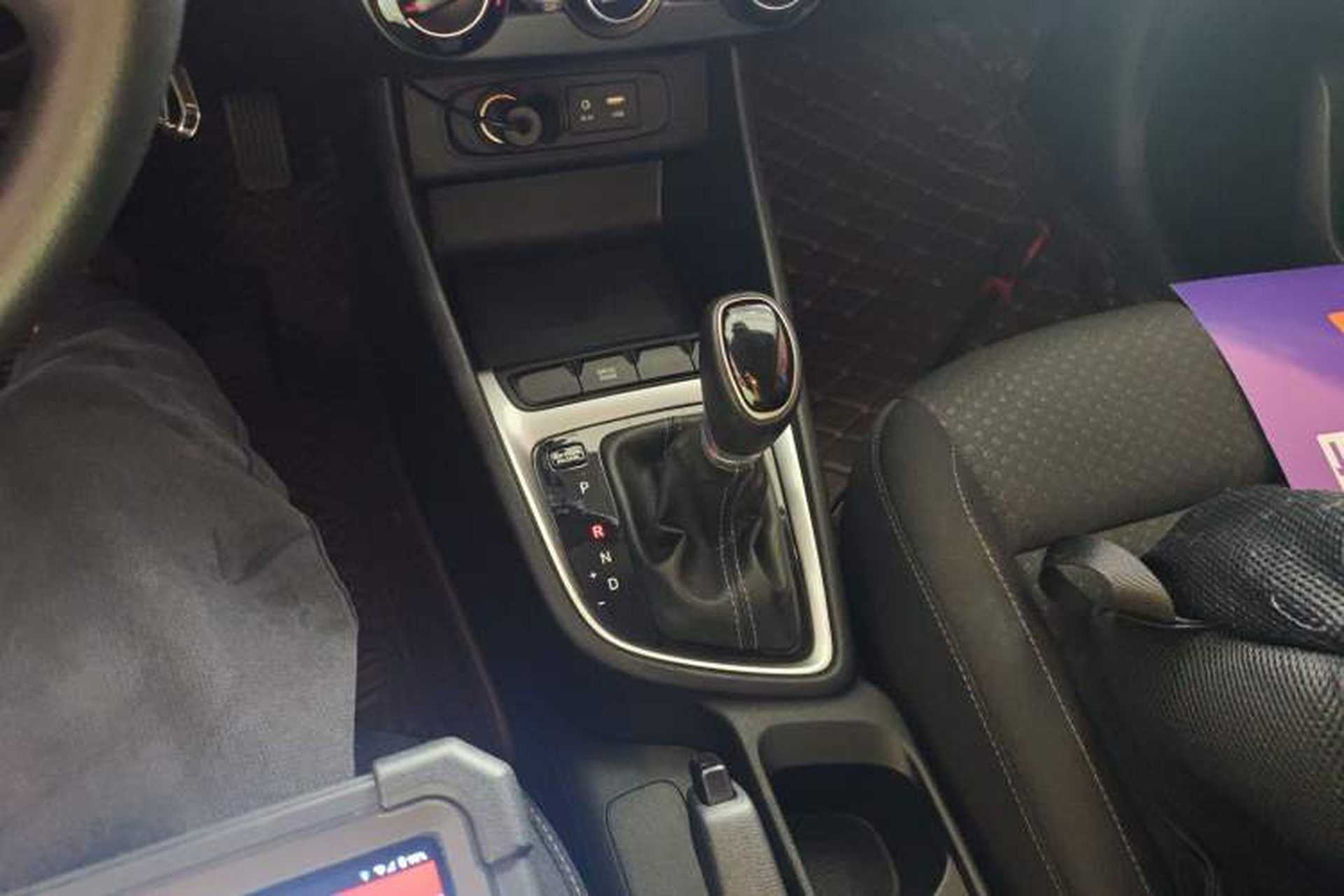 Used Hyundai Celesta 2018 1.6L Automatic GL Enjoyment Version China V Standard Gear Lever
