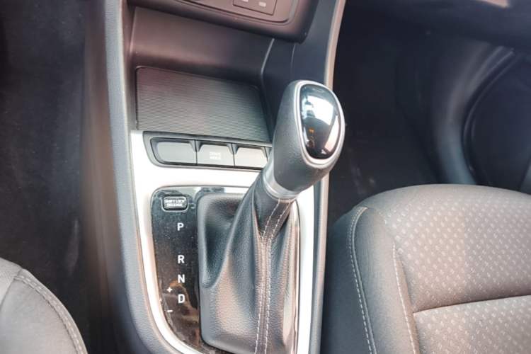 Used Hyundai Celesta 2018 1.6L Automatic GL Enjoyment Edition China VI compliant Gear Lever