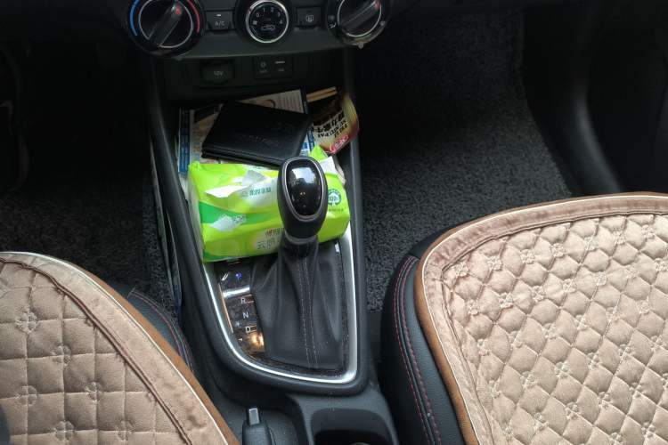 Used Hyundai Celesta 2018 1.6L Automatic GL Enjoyment Version China V Standard Gear Lever