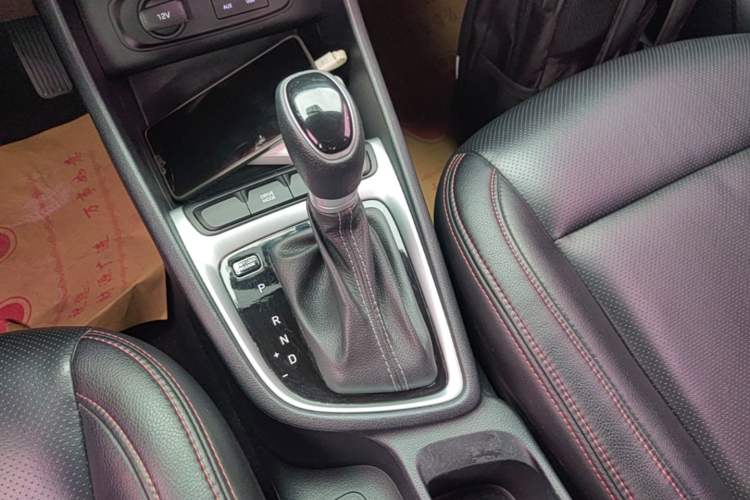 Used Hyundai Celesta 2018 1.6L Automatic GL Enjoyment Edition China VI compliant Gear Lever