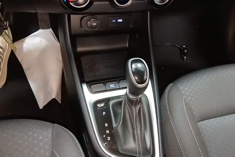 Used Hyundai Celesta 2018 1.6L Automatic GL Enjoyment Edition China VI compliant Gear Lever