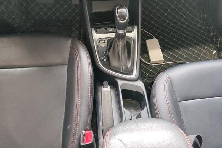 Used Hyundai Celesta 2018 1.6L Automatic GL Enjoyment Edition China VI compliant Gear Lever