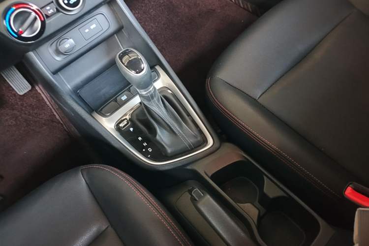 Used Hyundai Celesta 2018 1.6L Automatic GL Enjoyment Edition China VI compliant Gear Lever