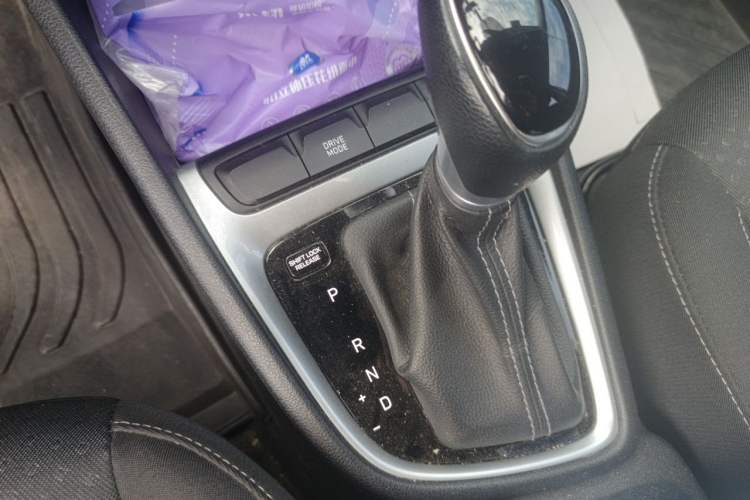 Used Hyundai Celesta 2018 1.6L Automatic GL Enjoyment Edition China VI compliant Gear Lever