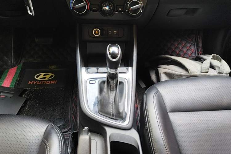 Used Hyundai Celesta 2018 1.6L Automatic GL Enjoyment Version China V Standard Gear Lever