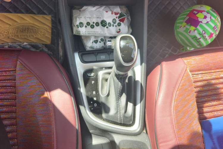 Used Hyundai Celesta 2018 1.6L Automatic Enjoyment Version GLS China V Emission Standard Gear Lever