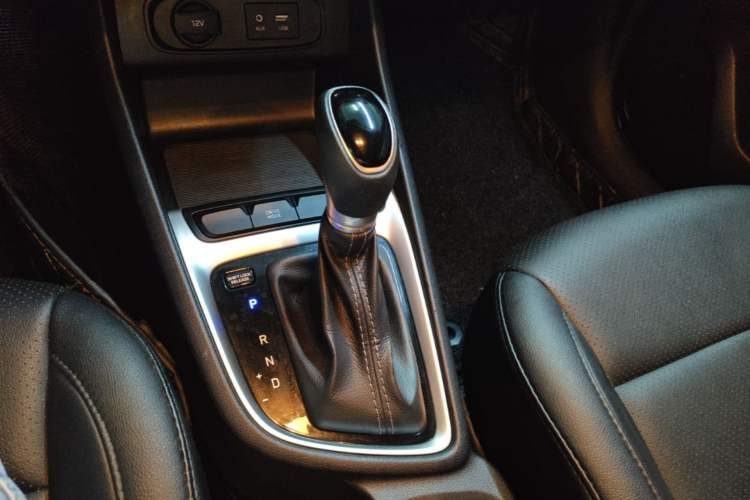 Used Hyundai Celesta 2018 1.6L Automatic GL Enjoyment Edition China VI compliant Gear Lever
