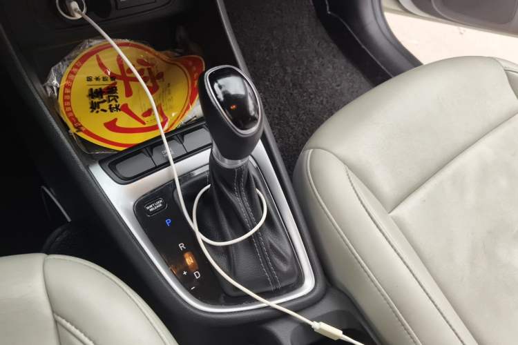 Used Hyundai Celesta 2018 1.6L Automatic GL Enjoyment Edition China VI compliant Gear Lever