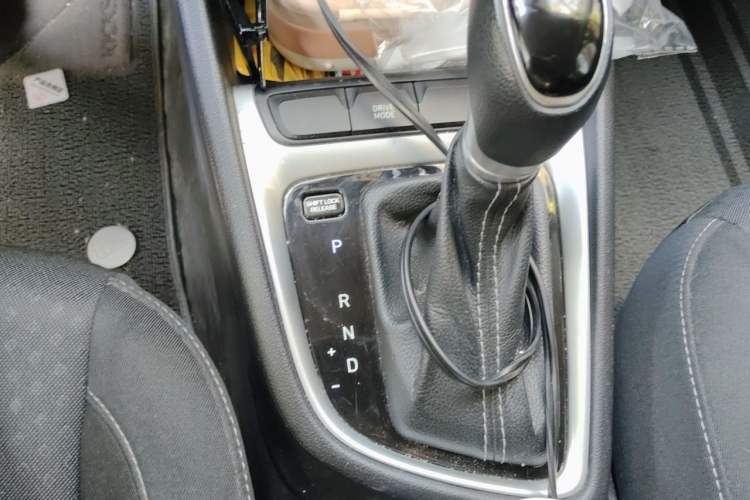 Used Hyundai Celesta 2018 1.6L Automatic GL Enjoyment Edition China VI compliant Gear Lever