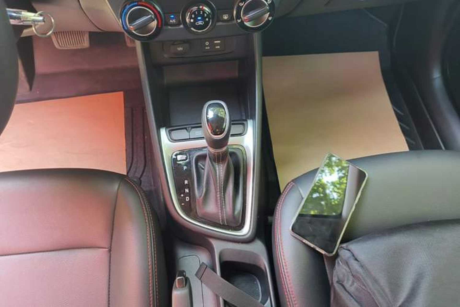 Used Hyundai Celesta 2018 1.6L Automatic GL Enjoyment Edition China VI compliant Gear Lever