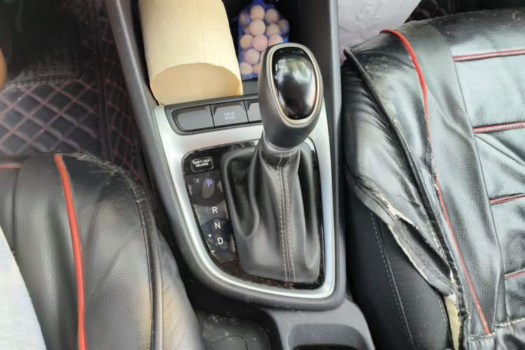 Used Hyundai Celesta 2018 1.6L Automatic GL Enjoyment Edition China VI compliant Gear Lever