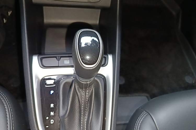 Used Hyundai Celesta 2018 1.6L Automatic GL Enjoyment Edition China VI compliant Gear Lever