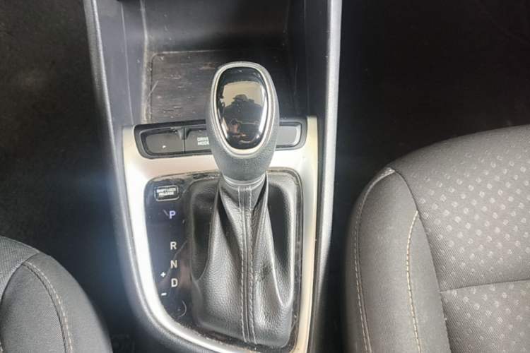 Used Hyundai Celesta 2018 1.6L Automatic GL Enjoyment Edition China VI compliant Gear Lever