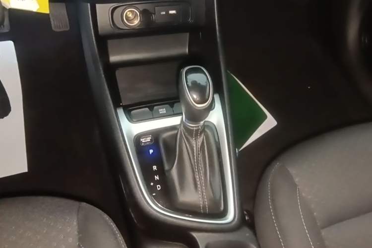 Used Hyundai Celesta 2018 1.6L Automatic GL Enjoyment Edition China VI compliant Gear Lever