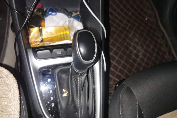 Used Hyundai Celesta 2018 1.6L Automatic GL Enjoyment Edition China VI compliant Gear Lever