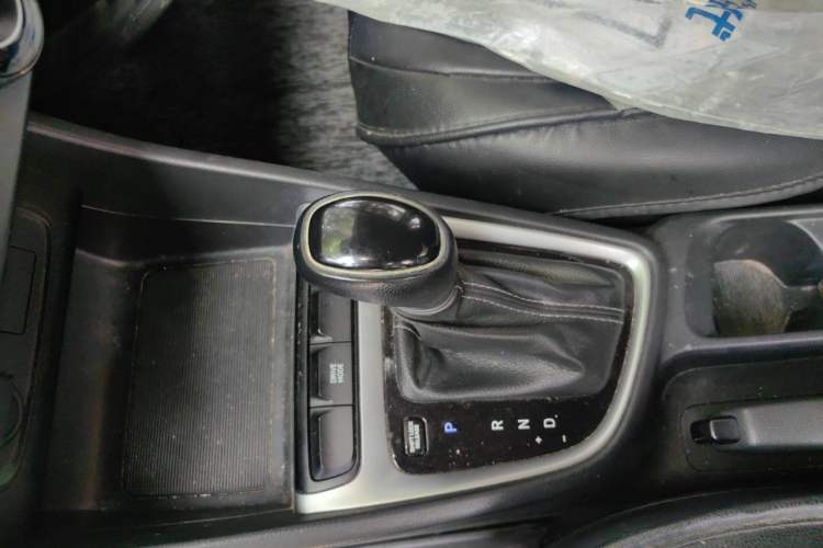 Used Hyundai Celesta 2018 1.6L Automatic GL Enjoyment Edition China VI compliant Gear Lever