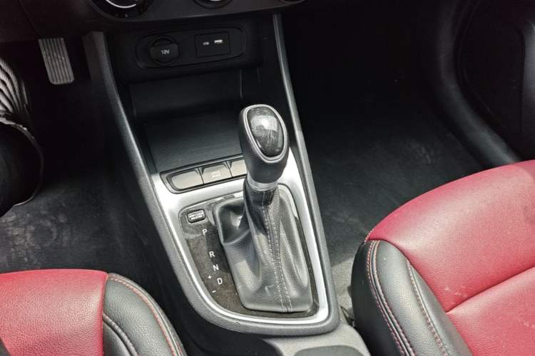 Used Hyundai Celesta 2018 1.6L Automatic GL Enjoyment Edition China VI compliant Gear Lever