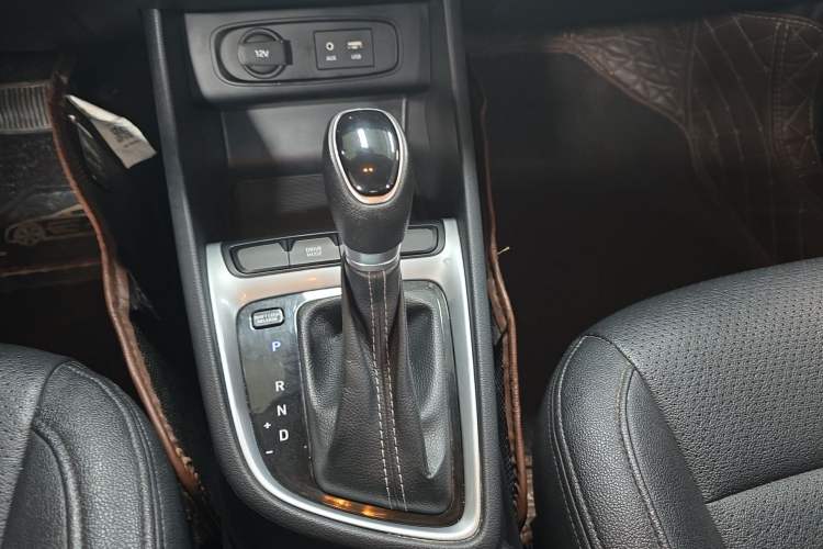 Used Hyundai Celesta 2018 1.6L Automatic GL Enjoyment Version China V Standard Gear Lever