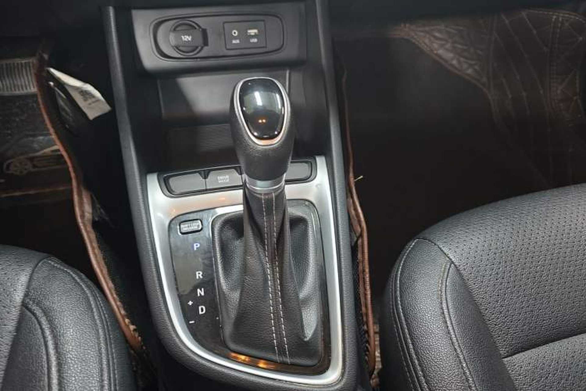 Used Hyundai Celesta 2018 1.6L Automatic GL Enjoyment Version China V Standard Gear Lever