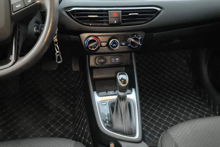 Used Hyundai Celesta 2018 1.6L Automatic GL Enjoyment Version China V Standard Gear Lever