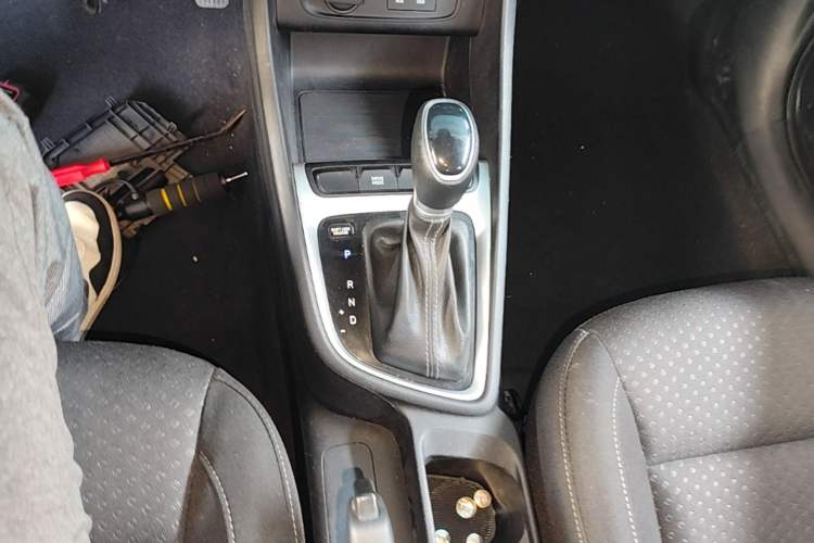Used Hyundai Celesta 2018 1.6L Automatic GL Enjoyment Edition China VI compliant Gear Lever