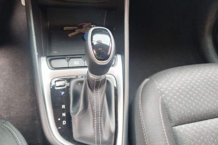 Used Hyundai Celesta 2018 1.6L Automatic GL Enjoyment Edition China VI compliant Gear Lever