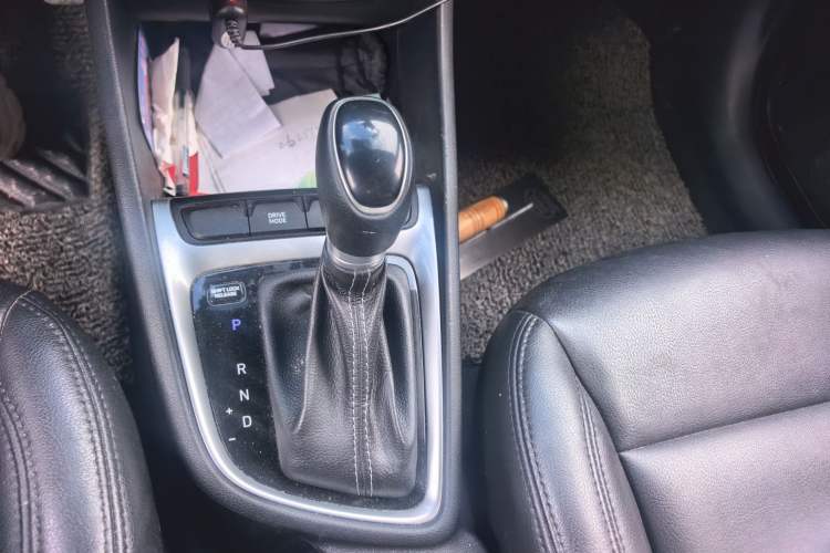 Used Hyundai Celesta 2018 1.6L Automatic GL Enjoyment Edition China VI compliant Gear Lever